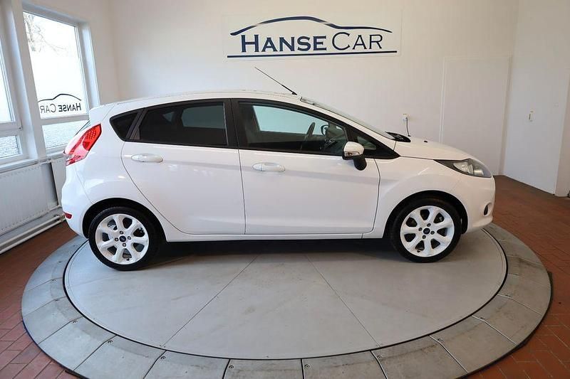 Gebraucht Ford Fiesta 82 PS (60 kW) 2010 Weiß Kleinwagen