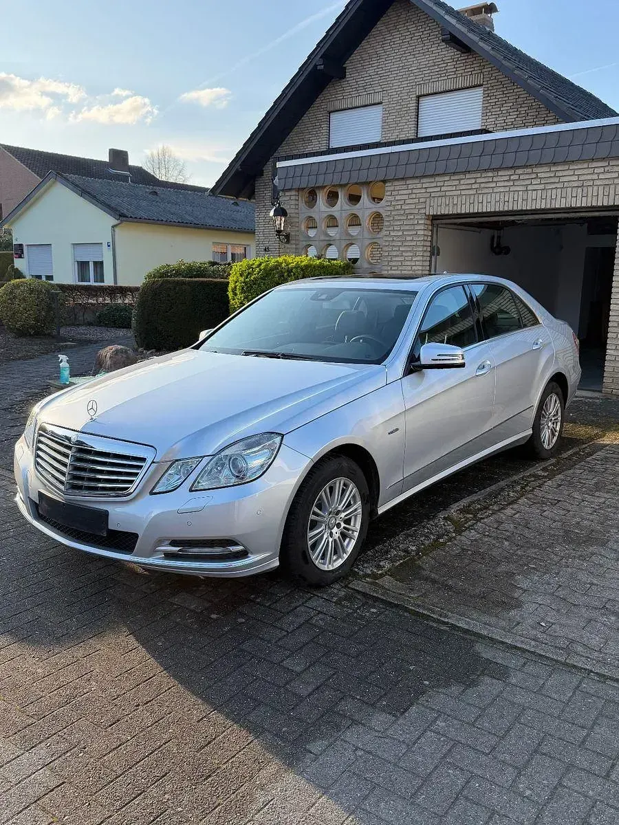 Second-hand Mercedes E250 204 CP (150 kW) 2010 Argintiu Berlinǎ