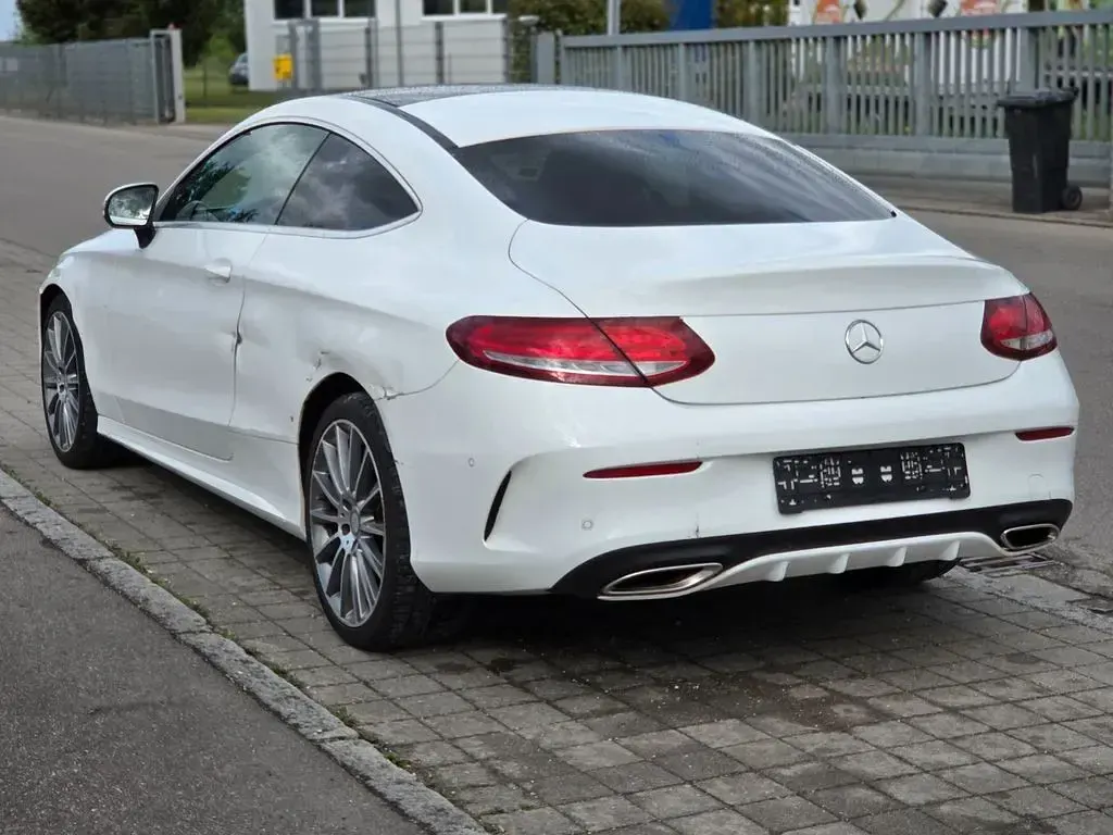 Gebraucht Mercedes C250 AMG line 211 PS (155 kW) 2016 Weiß Coupé