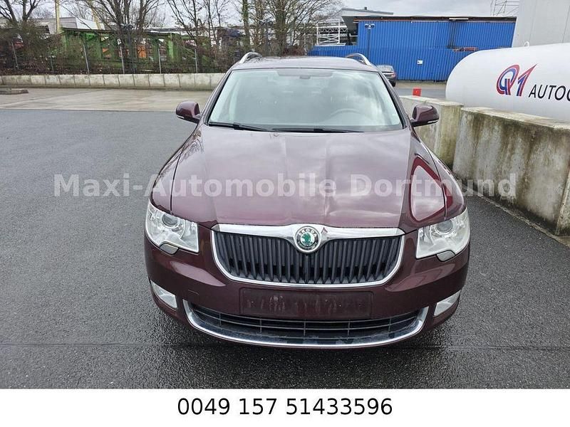 Gebraucht Skoda Superb Ambition 105 PS (77 kW) 2011 Rot Kombi