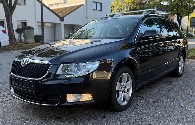 Schwarz Gebraucht 2013 Skoda Superb Ambition Kombi | 6.990 € (Superpreis) - Bild 1/4
