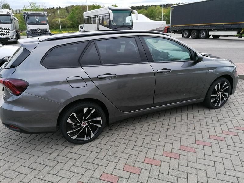 Grau Gebraucht 2020 Fiat Tipo S Kombi | 12.900 € (Etwas zu teuer) - Bild 1/4