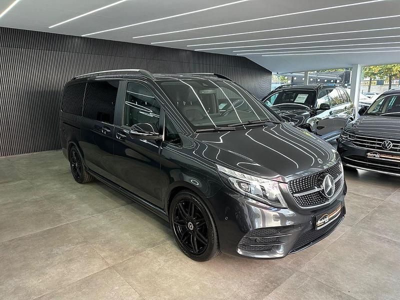 Grau Gebraucht 2020 Mercedes V300 Avantgarde Edition Van / Kleinbus | 41.950 € (Fairer Preis) - Bild 1/4