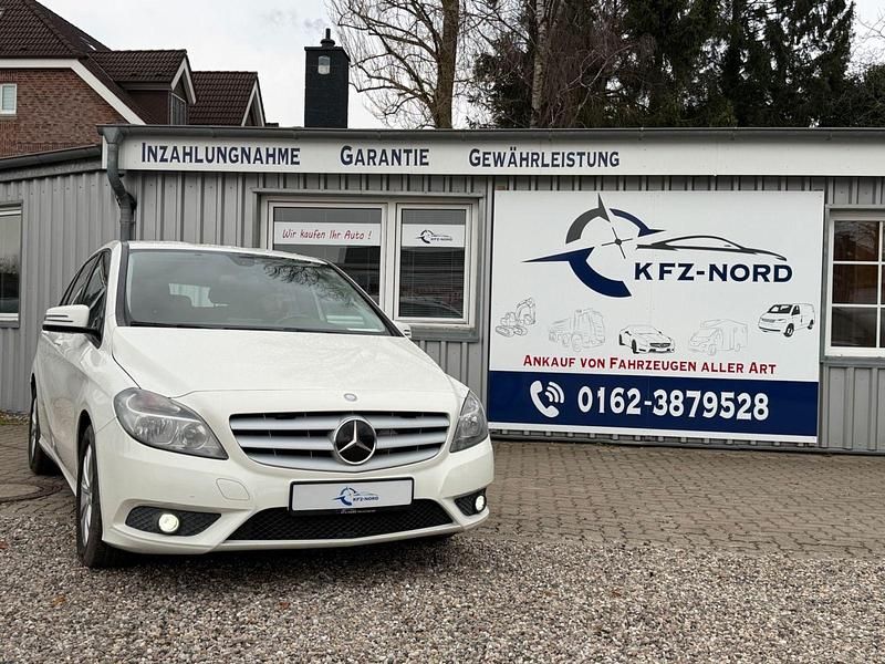 Gebraucht Mercedes B180 109 PS (80 kW) 2013 Weiß Van / Kleinbus