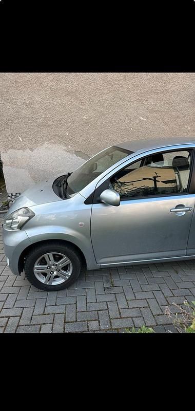 Gebraucht Daihatsu Sirion 91 PS (66 kW) 2009 Silber Kleinwagen