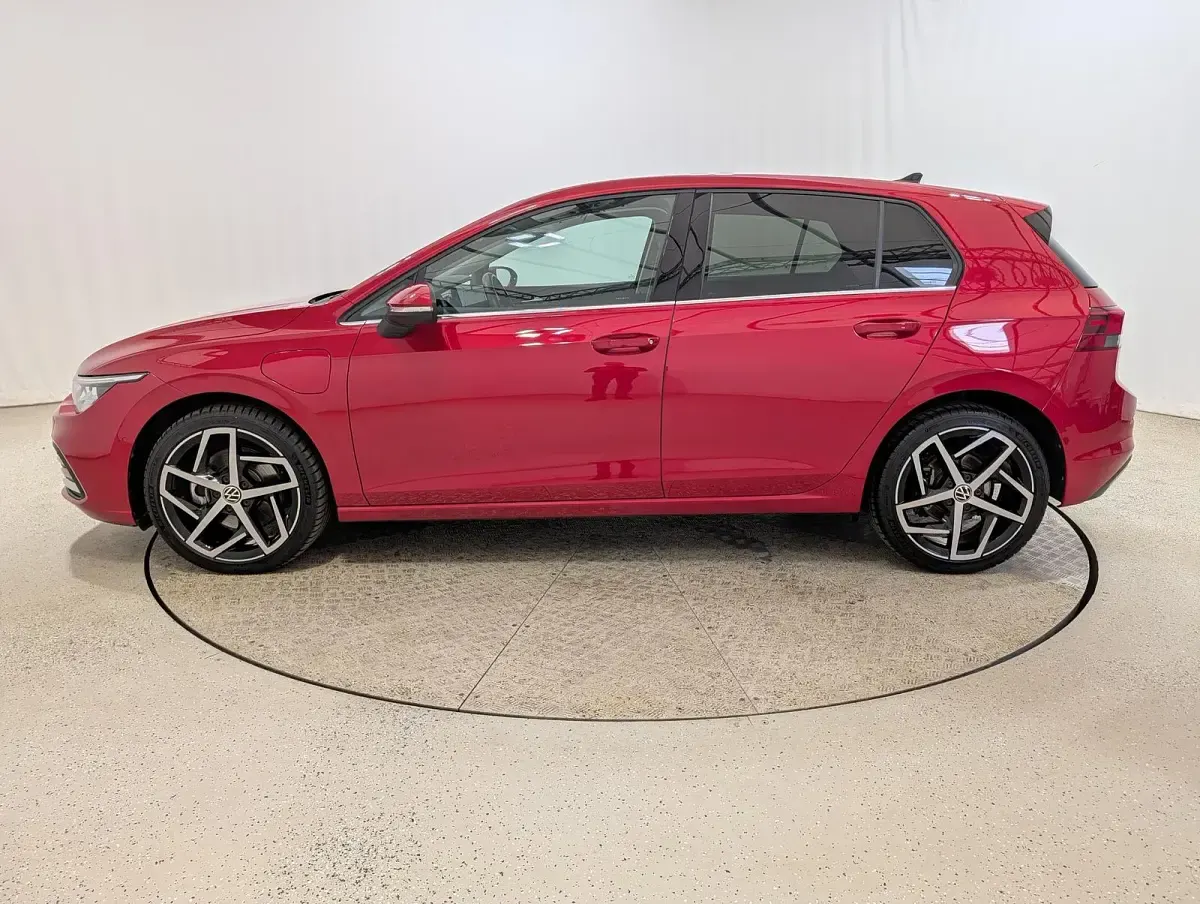 Gebraucht VW Golf VIII Style 245 PS (180 kW) 2021 Kings red metallic