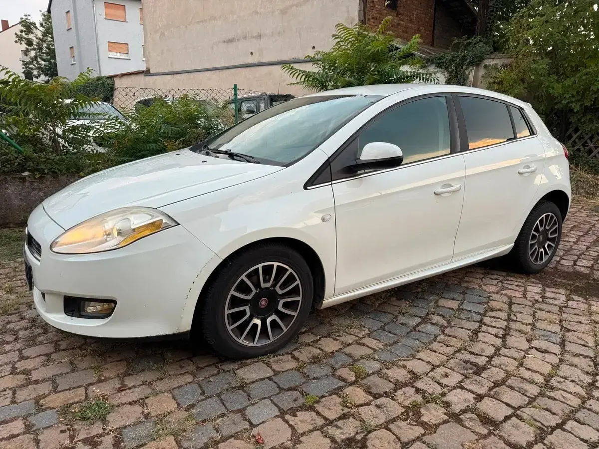 Gebraucht Fiat Bravo 90 PS (66 kW) 2010 Weiß Kleinwagen