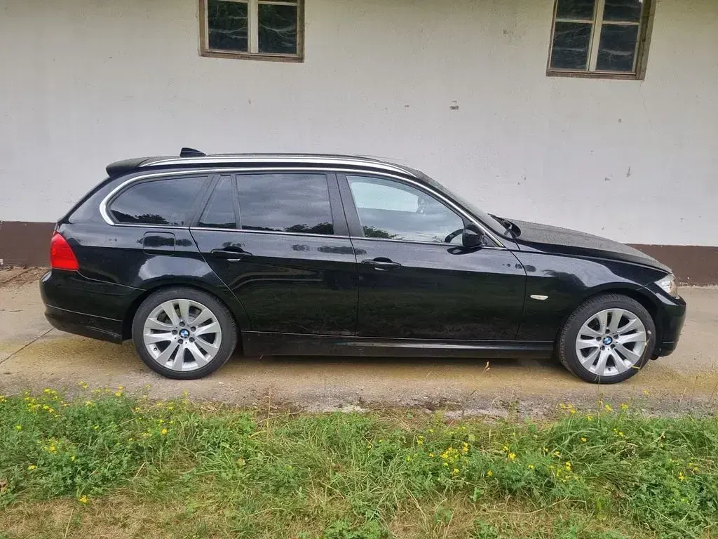 Gebraucht BMW 320 Lifestyle 170 PS (125 kW) 2010 Schwarz Kombi