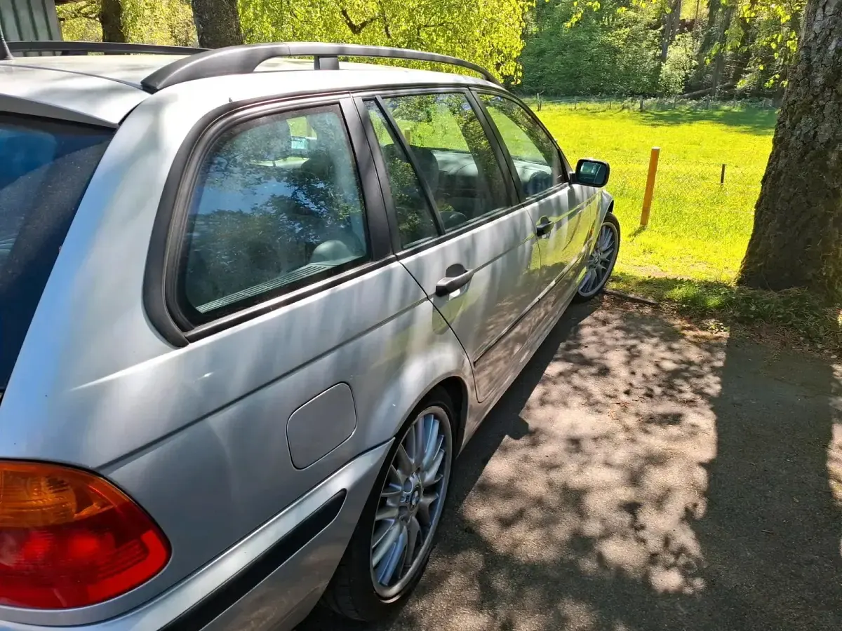 Gebraucht BMW 320 136 PS (100 kW) 2000 Silber Kombi