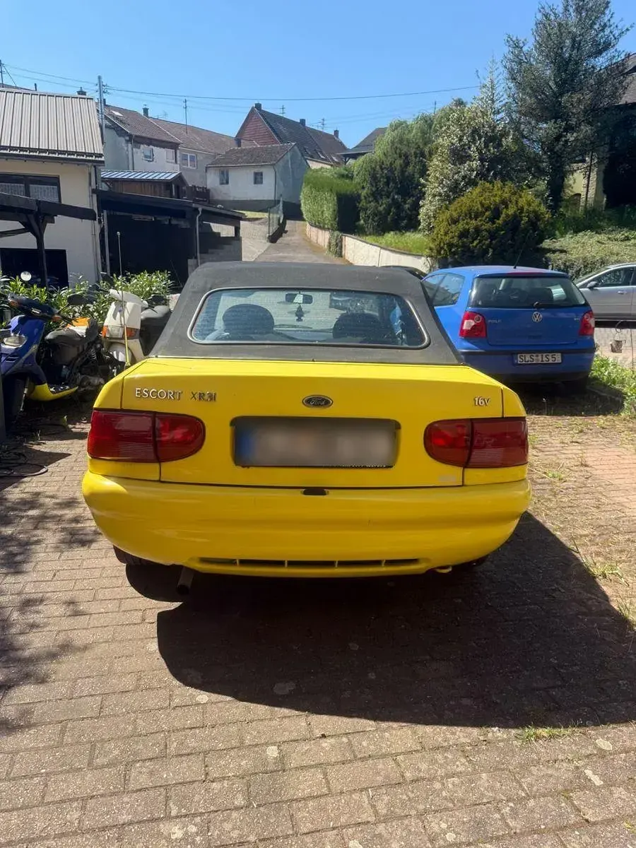 Gebraucht Ford Escort Cabriolet 90 PS (66 kW) 1996 Gelb Cabrio