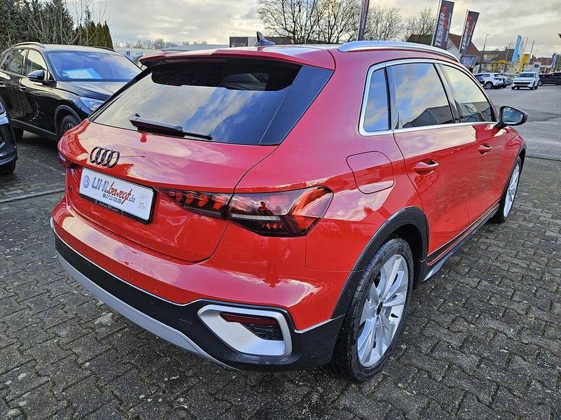 Gebraucht Audi A3 150 PS (110 kW) 2024 Rot Limousine