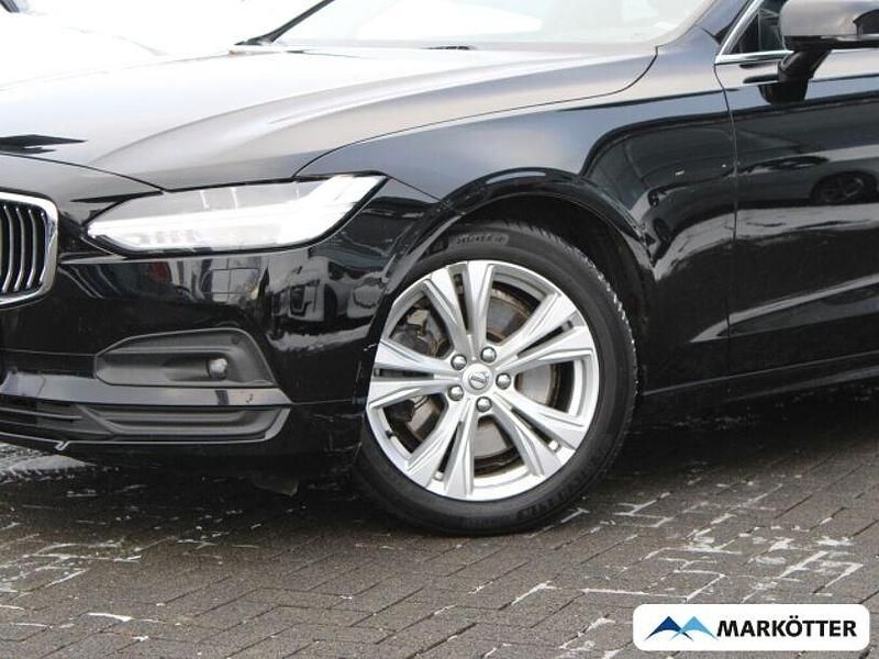 Gebraucht Volvo V90 Momentum 197 PS (144 kW) 2022 Schwarz Kombi