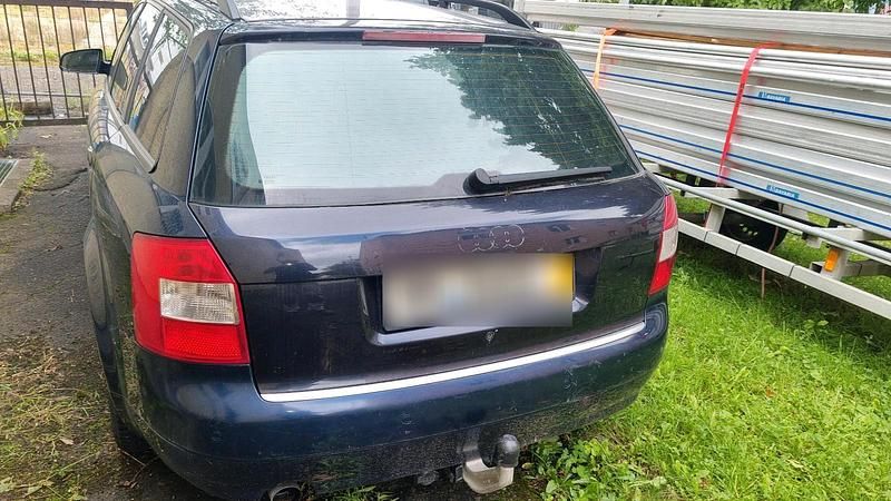 Używany Audi A4 130 KM (95 kW) 2004 Niebieski Kombi