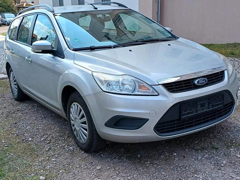 Gebraucht Ford Focus 105 PS (77 kW) 2010 Silber Kombi