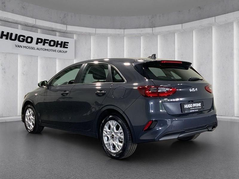 Gebraucht Kia Ceed Comfort 140 PS (102 kW) 2025 Pentametal (metallisch silber) Kleinwagen