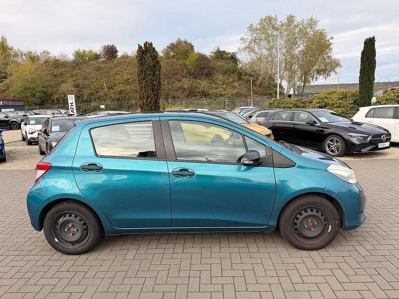 Gebraucht Toyota Yaris Life 99 PS (72 kW) 2012 Blau Kleinwagen