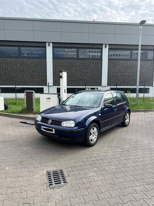Blau Gebraucht 2001 VW Golf IV Limousine | 1.200 € (Guter Preis) - Bild 1/4