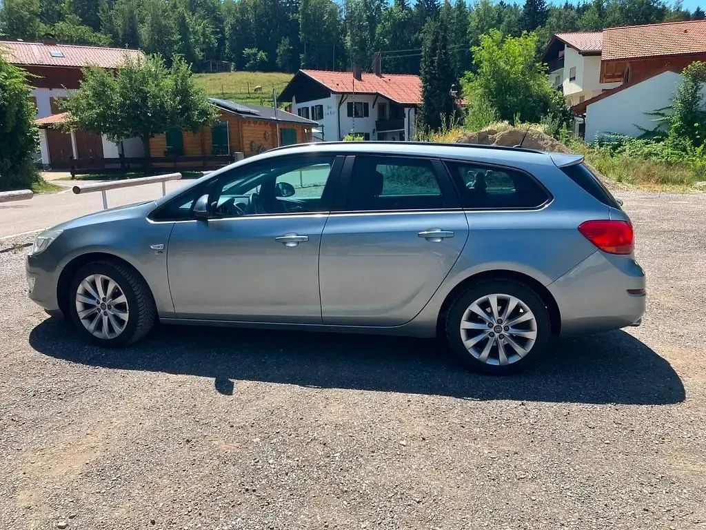 Gebraucht Opel Astra 140 PS (102 kW) 2012 Grau Kombi
