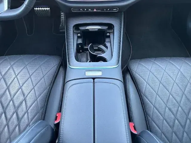 Gebraucht Mercedes E300 313 PS (230 kW) 2024