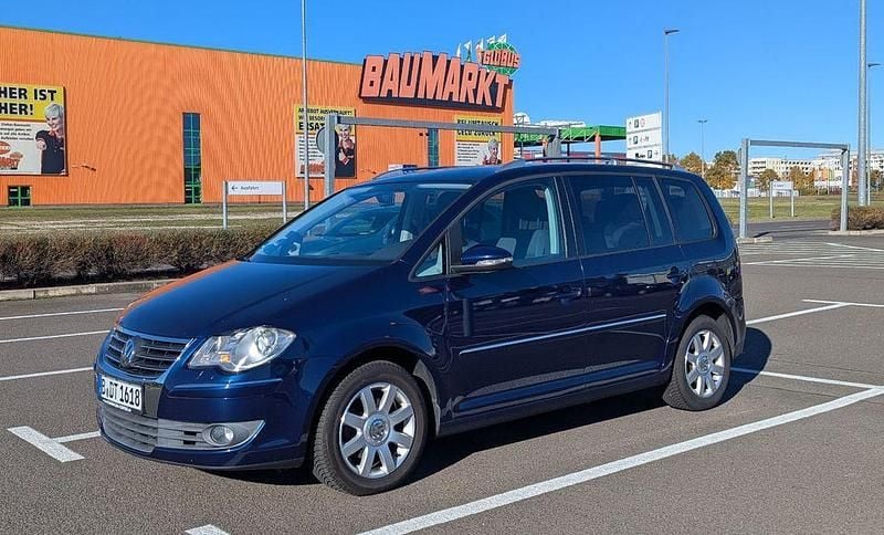 Blau Gebraucht 2010 VW Touran Highline Van / Kleinbus | 5.900 € (Guter Preis) - Bild 1/4