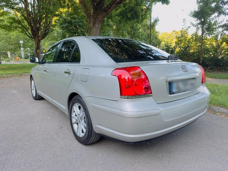 Silber Gebraucht 2005 Toyota Avensis Limousine | 2.850 € (Fairer Preis) - Bild 1/4