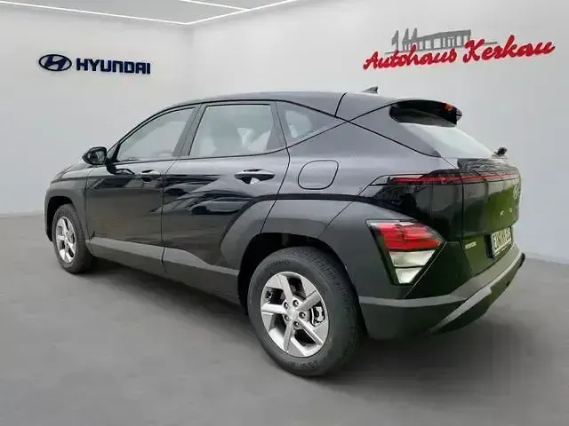 Gebraucht Hyundai Kona Select 129 PS (94 kW) 2025 Abyss black SUV