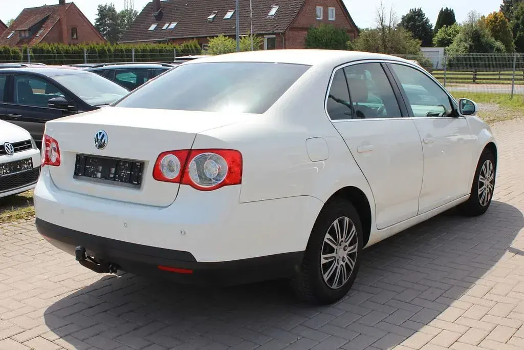 Gebraucht VW Jetta 102 PS (75 kW) 2007 Weiß Limousine