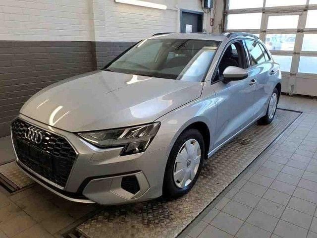 Używany Audi A3 Advanced Plus 110 KM (80 kW) 2022 Srebrny Sedan/Limuzyna