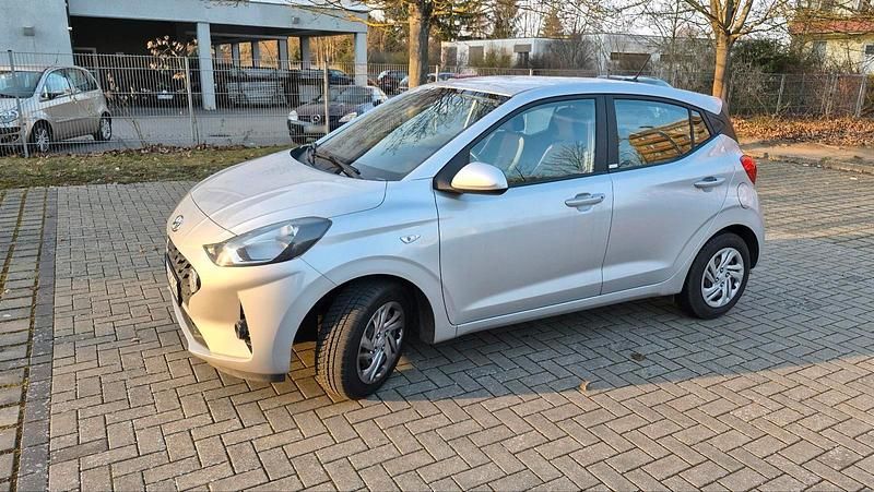 Gebraucht Hyundai i10 Select 67 PS (49 kW) 2020 Silber Kleinwagen