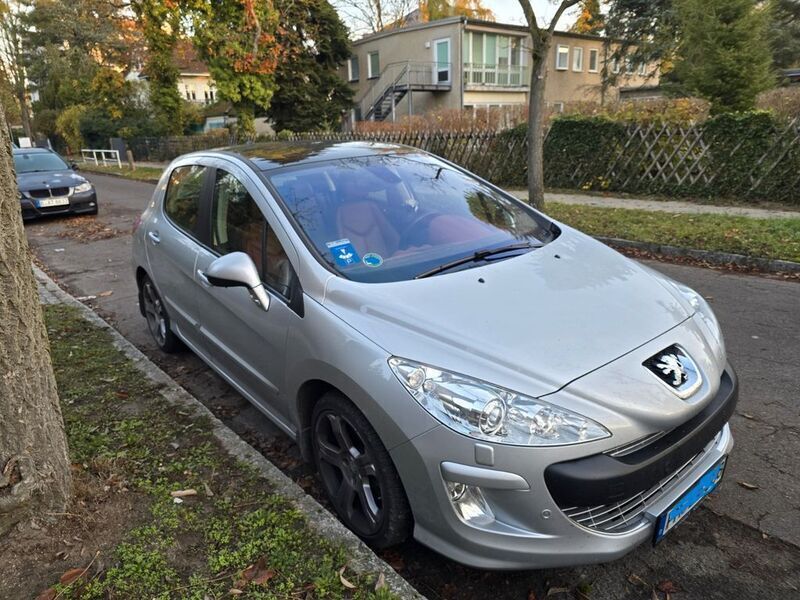 Grau Gebraucht 2008 Peugeot 308 Platinum Limousine | 6.999 € (Teuer) - Bild 1/4