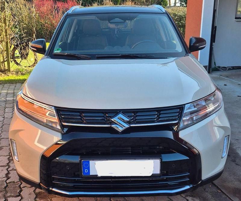 Gebraucht Suzuki Vitara Comfort+ 129 PS (94 kW) 2024 Beige SUV