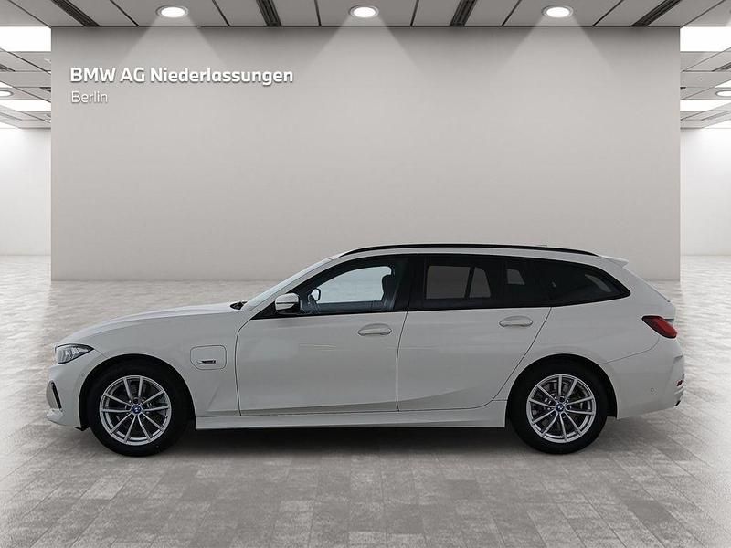 Gebraucht BMW 320e Basis 163 PS (119 kW) 2022 Weiß Kombi