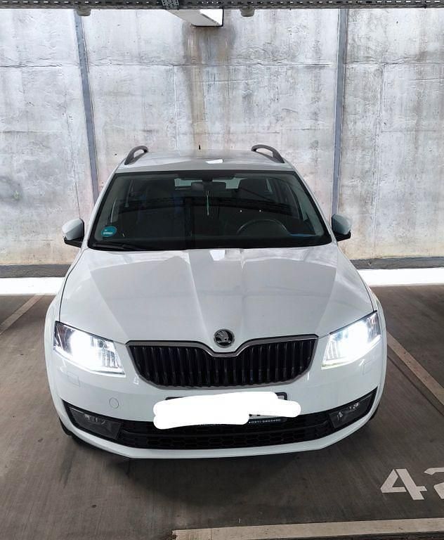 Weiß Gebraucht 2017 Skoda Octavia Joy Kombi | 11.500 € (Fairer Preis) - Bild 1/4