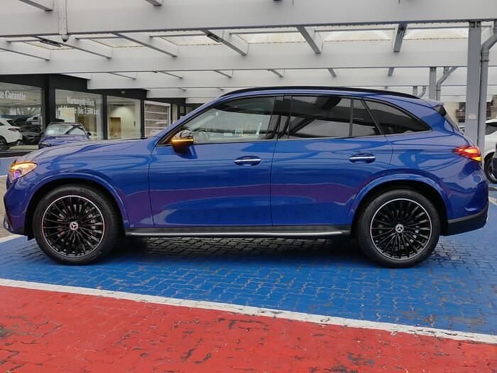 Gebraucht Mercedes GLC300 AMG 258 PS (189 kW) 2024 Metalliclack spektralblau Van