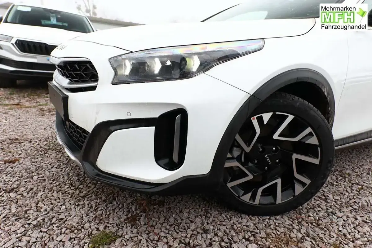 Neu Kia XCeed 179 PS (131 kW) 2026 Deluxeweiß metallic SUV