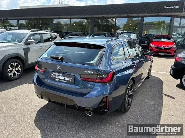 Gebraucht BMW 330 M Sport 245 PS (180 kW) 2025 Arctic race blue metallic Kombi