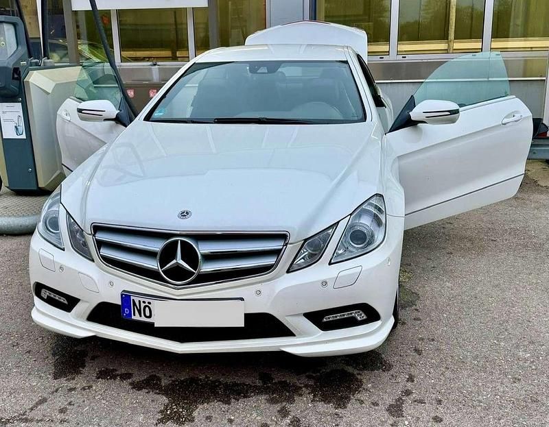 Weiß Gebraucht 2009 Mercedes E350 Coupé | 11.400 € (Etwas zu teuer) - Bild 1/4