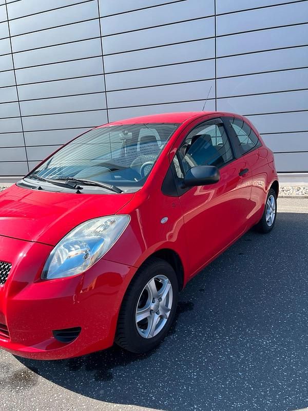 Gebraucht Toyota Yaris 69 PS (50 kW) 2007 Rot Kleinwagen