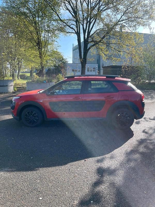 Gebraucht Citroën C4 82 PS (60 kW) 2015 Rot Limousine