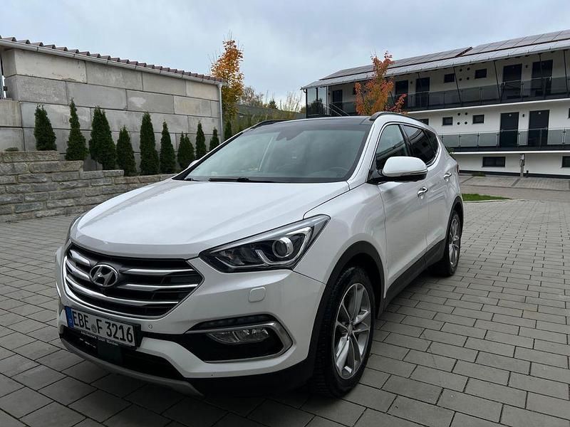 Weiß Gebraucht 2017 Hyundai Santa Fe Premium SUV | 19.000 € (Fairer Preis) - Bild 1/4
