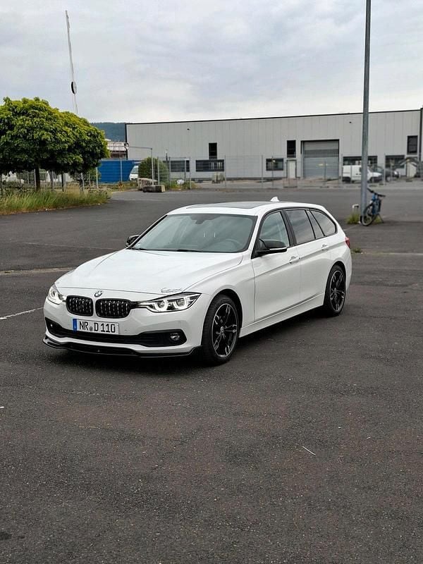 Weiß Gebraucht 2016 BMW 320 Sport Line Kombi | 14.450 € (Fairer Preis) - Bild 1/4