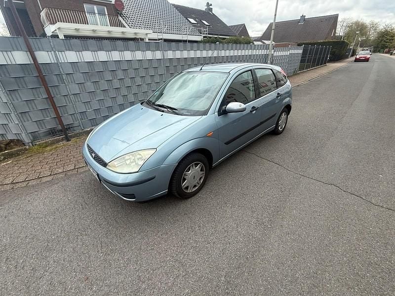 Second-hand Ford Focus 80 CP (58 kW) 2004 Albastru Hatchback