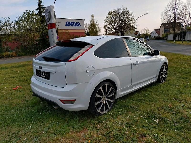 Weiß Gebraucht 2009 Ford Focus ST Coupé | 7.750 € (Fairer Preis) - Bild 1/4