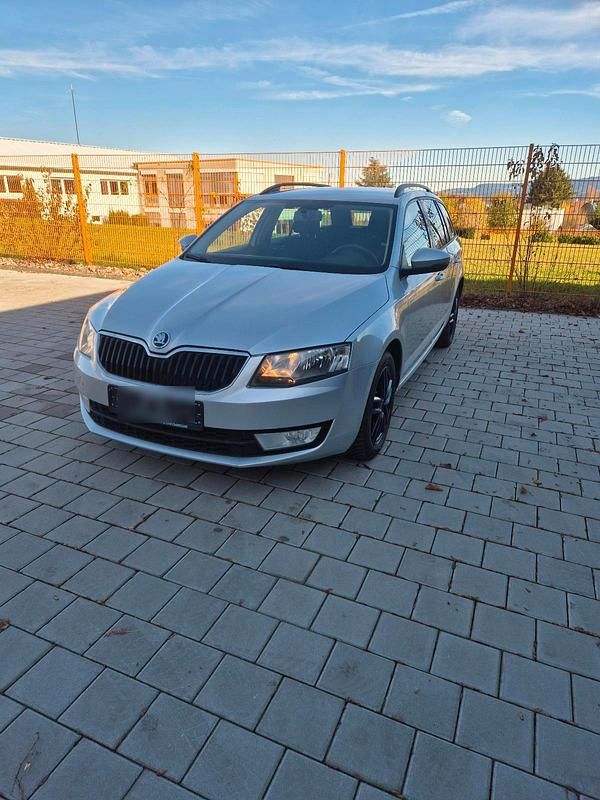 Silber Gebraucht 2016 Skoda Octavia Kombi | 4.999 € - Bild 1/4