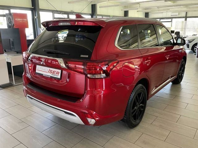 Gebraucht Mitsubishi Outlander Plus 223 PS (164 kW) 2020 Rot SUV