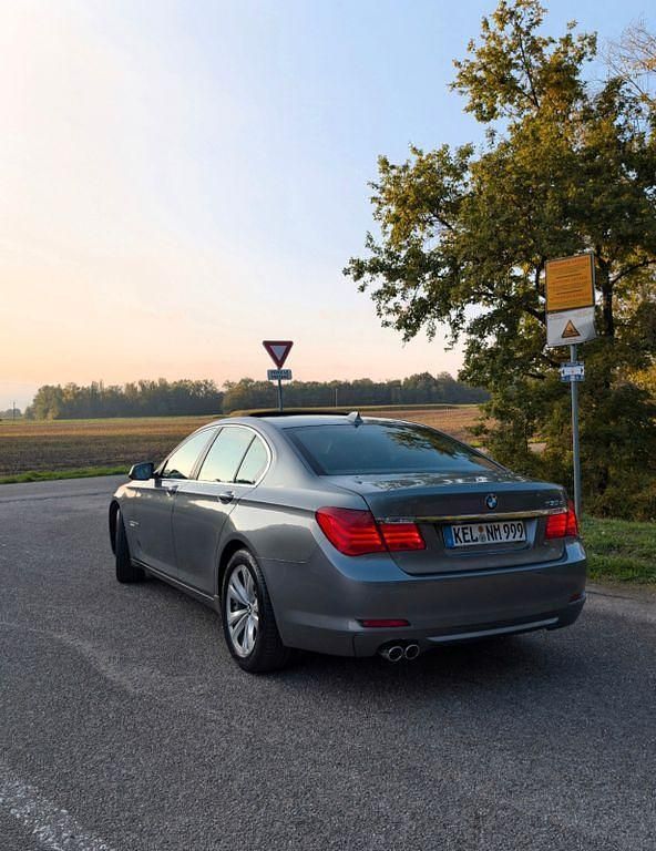 Gebraucht BMW 730 211 PS (155 kW) 2012 Silber Limousine