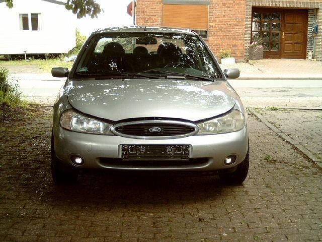 Gebraucht Ford Mondeo Ghia 170 PS (125 kW) 1998 Silber metallic Limousine