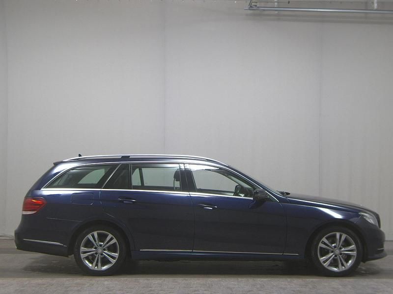 Cavansitblau metalliclack Gebraucht 2014 Mercedes E250 Avantgarde Kombi | 9.490 € (Guter Preis) - Bild 1/4