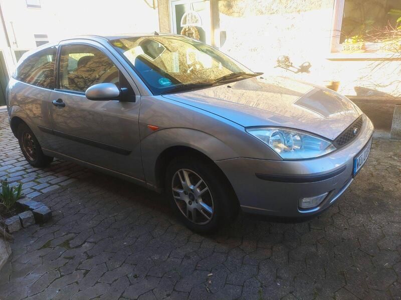 Silber Gebraucht 2004 Ford Focus Limousine | 699 € (Superpreis) - Bild 1/4