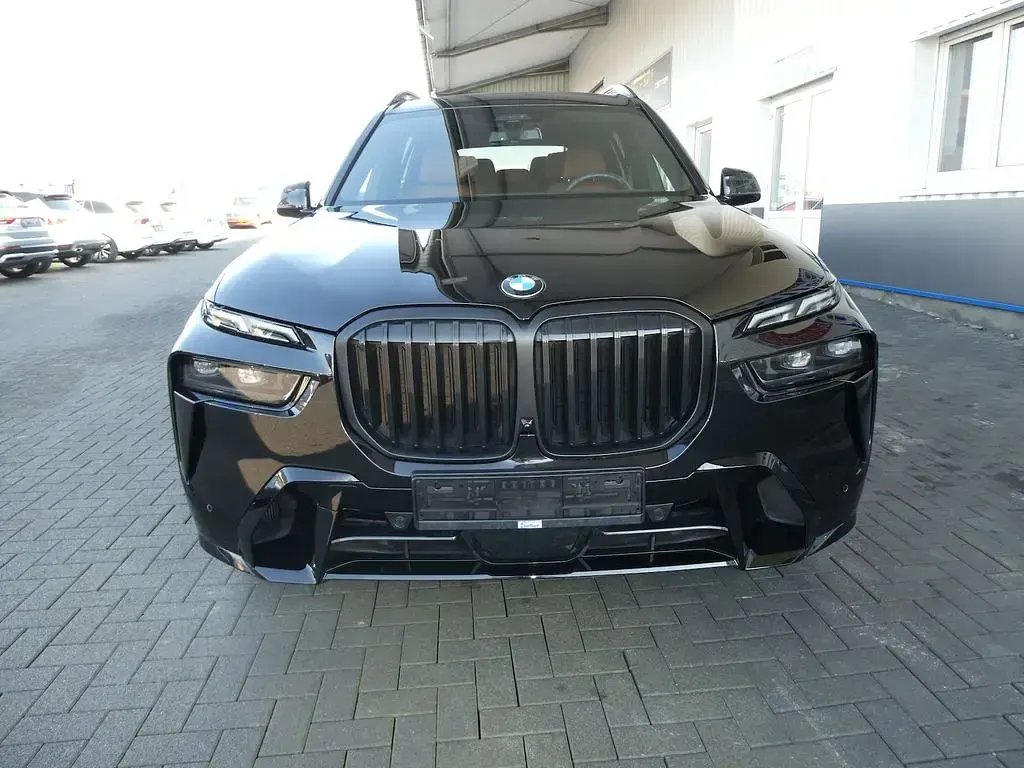 Gebraucht BMW X7 M Sport 352 PS (258 kW) 2024 Schwarz SUV